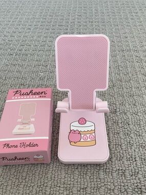 NIB Pusheen phone holder from the Pusheen subscription box